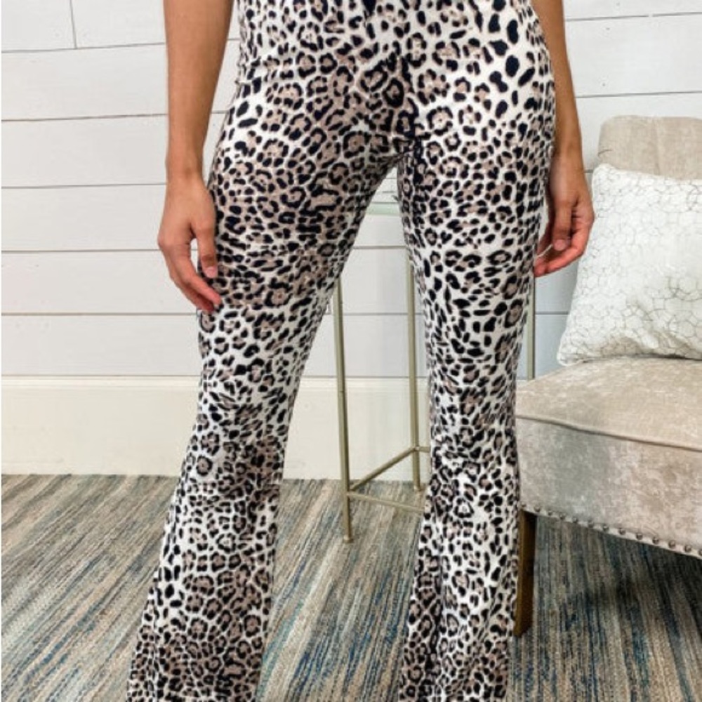Yelum Carolyn boutique fun leopard print pants 💕✨💕